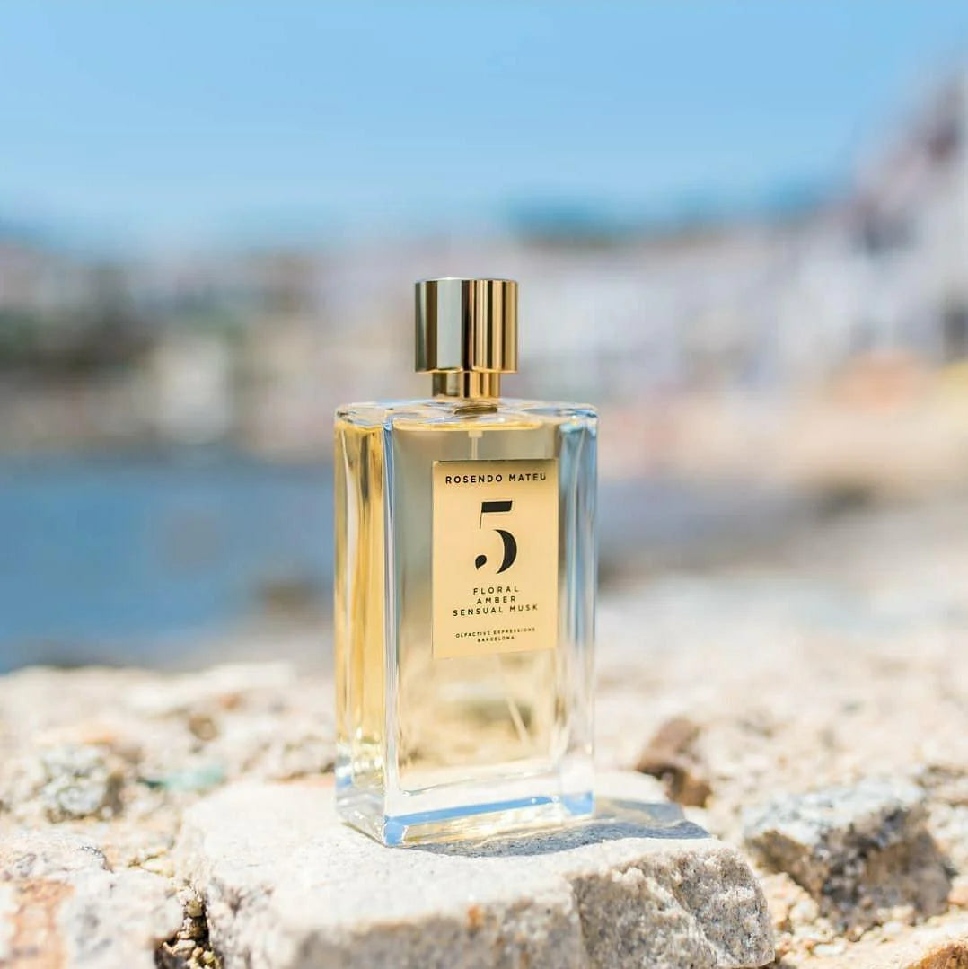 Rosendo Mateu N°5 (Floral, Amber, Sensual Musk)