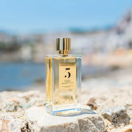 Rosendo Mateu N°5 (Floral, Amber, Sensual Musk)
